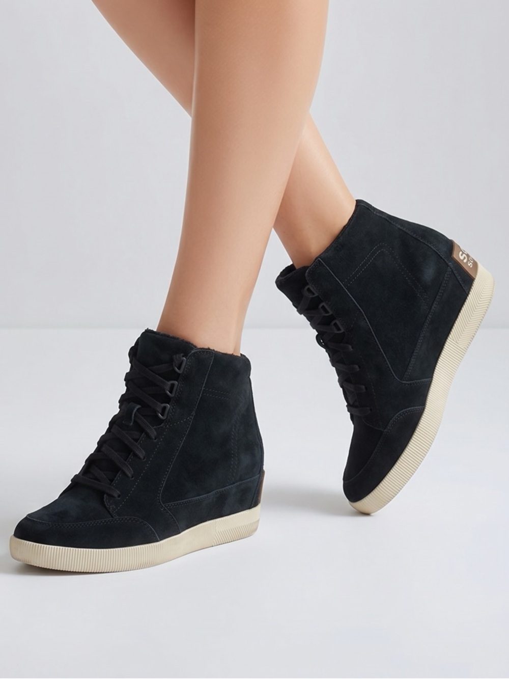 Sorel Kinetic Impact II High Top Sneakers Black Suede Womens  
Size 9